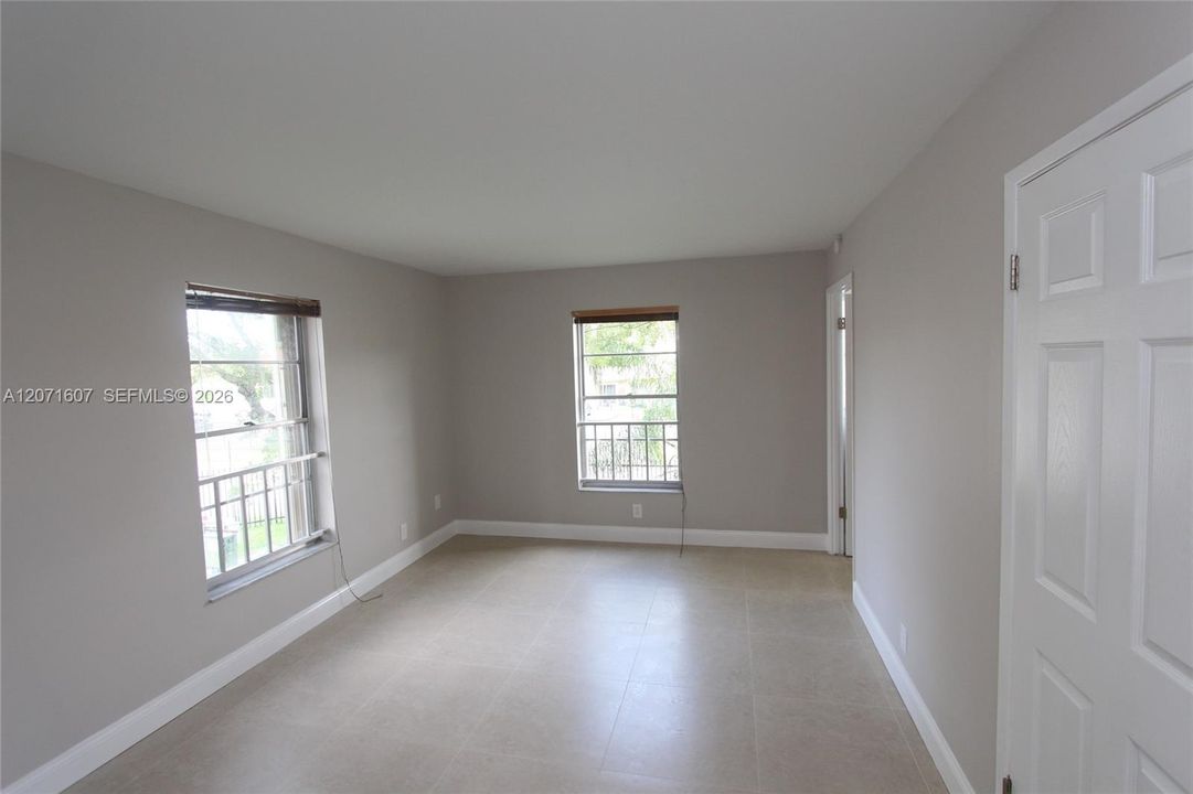 For Rent: $2,450 (2 beds, 2 baths, 1005 Square Feet)