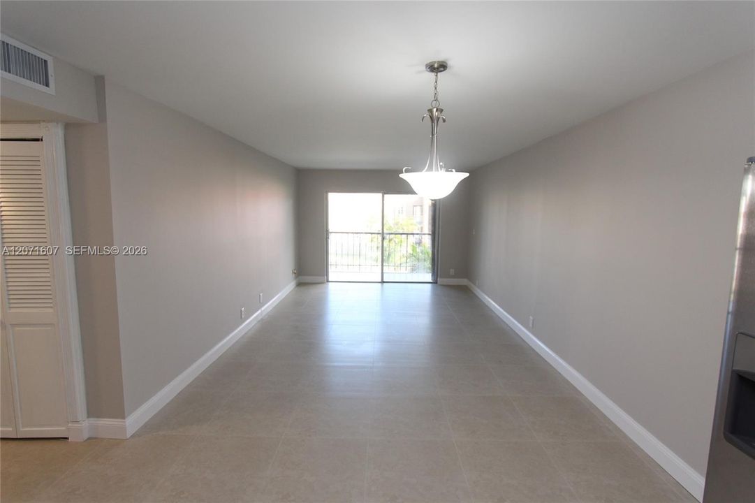 For Rent: $2,450 (2 beds, 2 baths, 1005 Square Feet)