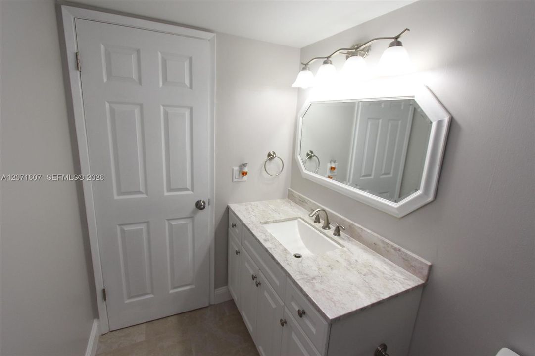 For Rent: $2,450 (2 beds, 2 baths, 1005 Square Feet)