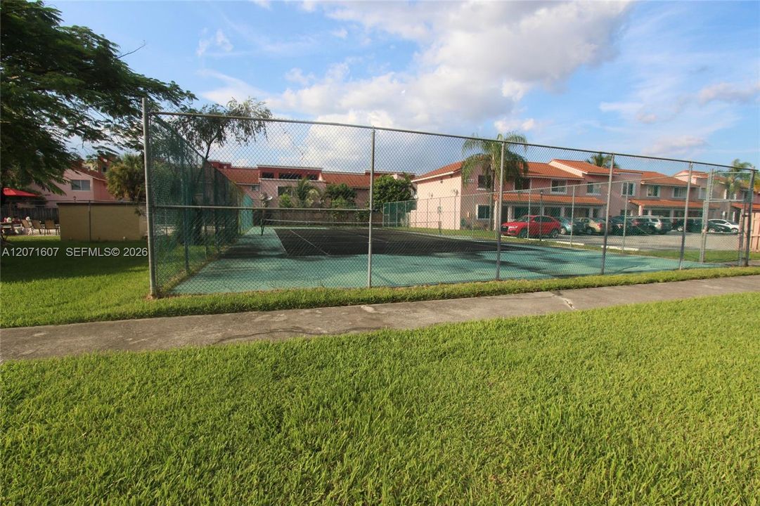 For Rent: $2,450 (2 beds, 2 baths, 1005 Square Feet)