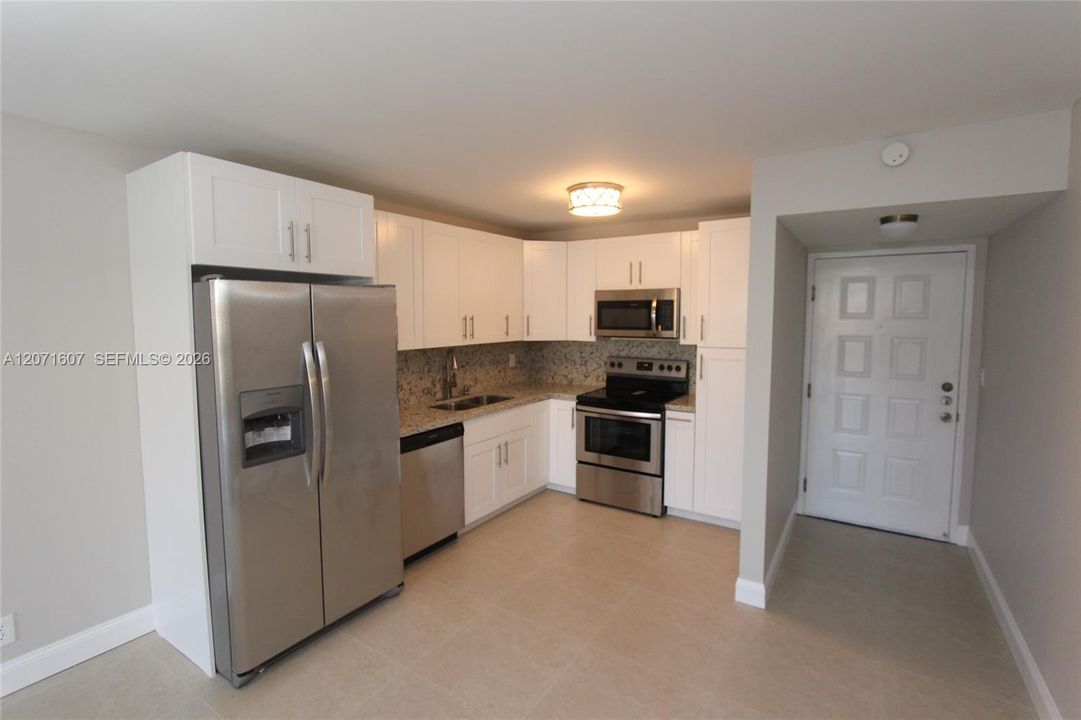 For Rent: $2,450 (2 beds, 2 baths, 1005 Square Feet)