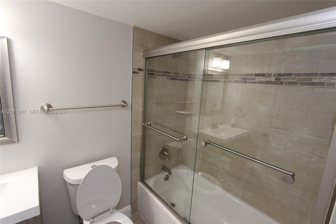 For Rent: $2,450 (2 beds, 2 baths, 1005 Square Feet)