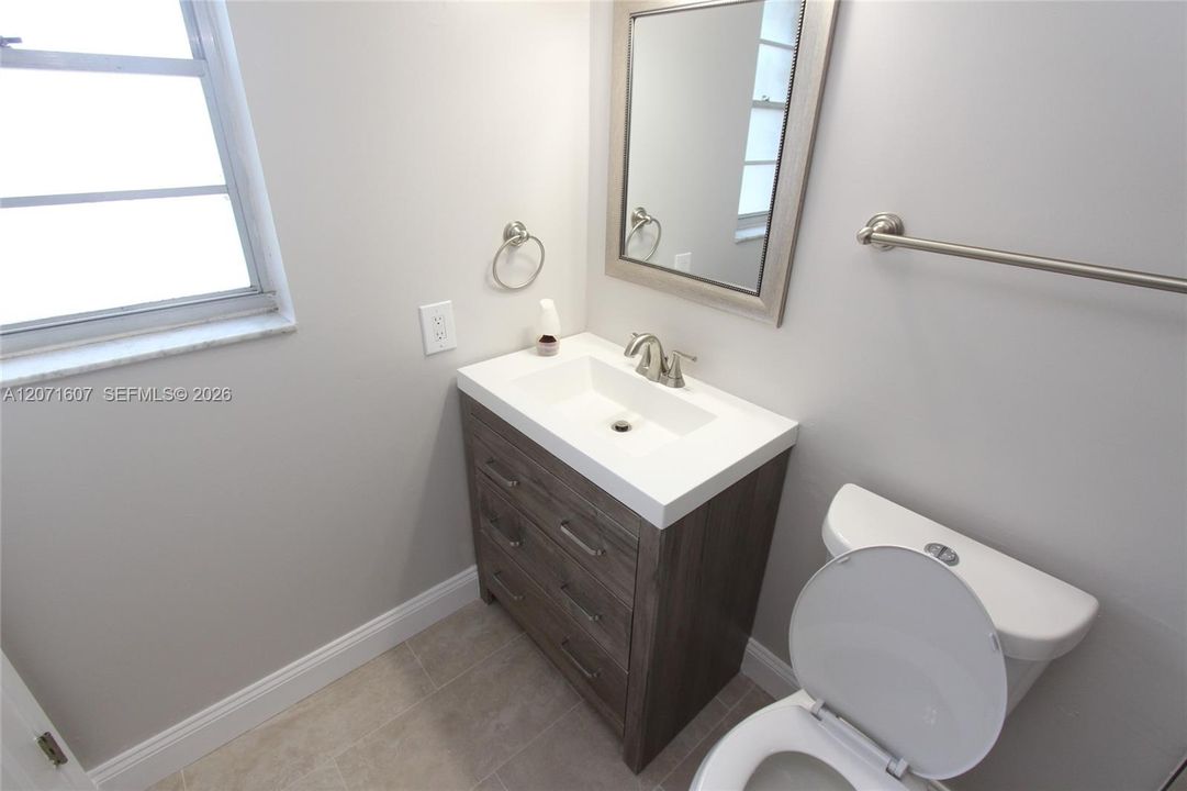 For Rent: $2,450 (2 beds, 2 baths, 1005 Square Feet)