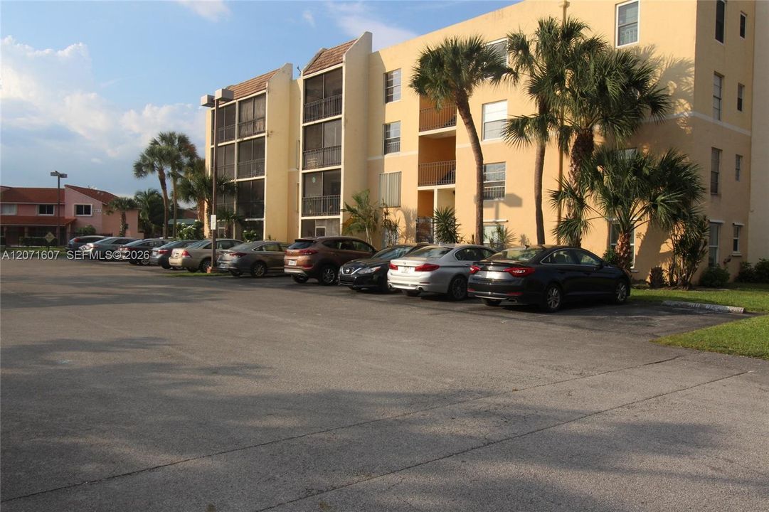 For Rent: $2,450 (2 beds, 2 baths, 1005 Square Feet)