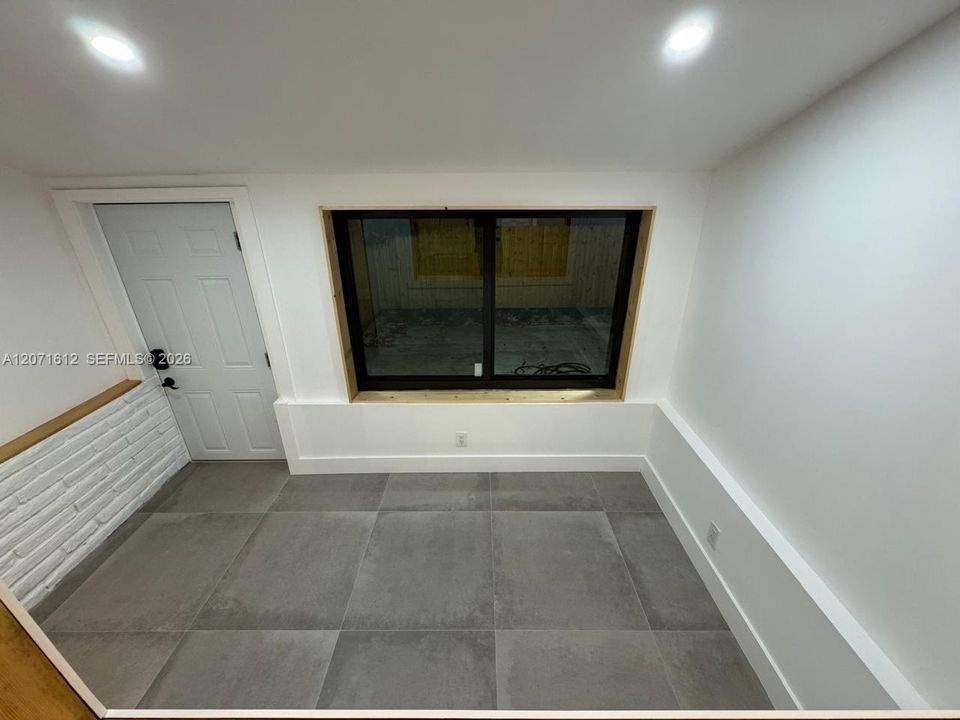 For Rent: $2,500 (1 beds, 1 baths, 700 Square Feet)