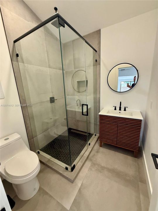 For Rent: $2,500 (1 beds, 1 baths, 700 Square Feet)