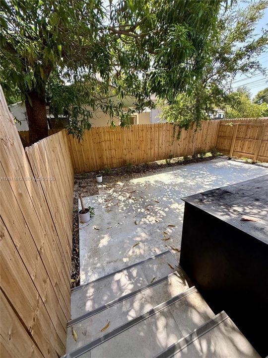 For Rent: $2,500 (1 beds, 1 baths, 700 Square Feet)
