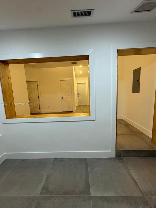 For Rent: $2,500 (1 beds, 1 baths, 700 Square Feet)
