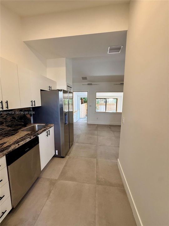 For Rent: $2,500 (1 beds, 1 baths, 700 Square Feet)
