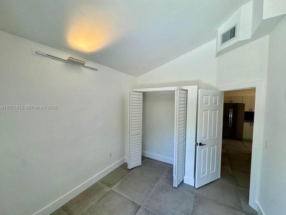 For Rent: $2,500 (1 beds, 1 baths, 700 Square Feet)