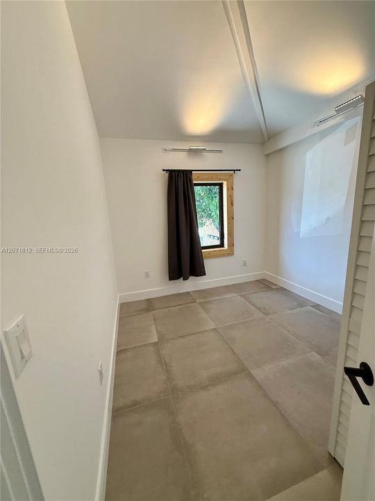 For Rent: $2,500 (1 beds, 1 baths, 700 Square Feet)