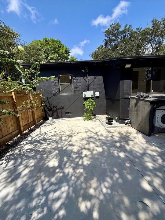 For Rent: $2,500 (1 beds, 1 baths, 700 Square Feet)