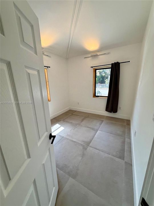 For Rent: $2,500 (1 beds, 1 baths, 700 Square Feet)