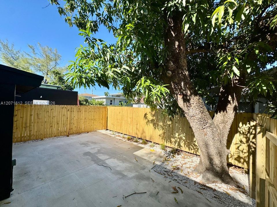 For Rent: $2,500 (1 beds, 1 baths, 700 Square Feet)