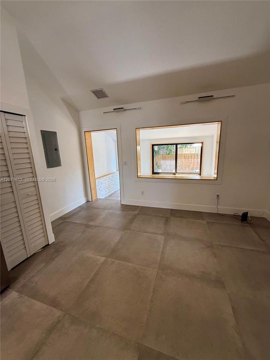 For Rent: $2,500 (1 beds, 1 baths, 700 Square Feet)