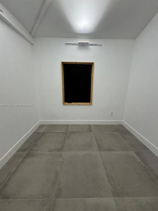 For Rent: $2,500 (1 beds, 1 baths, 700 Square Feet)