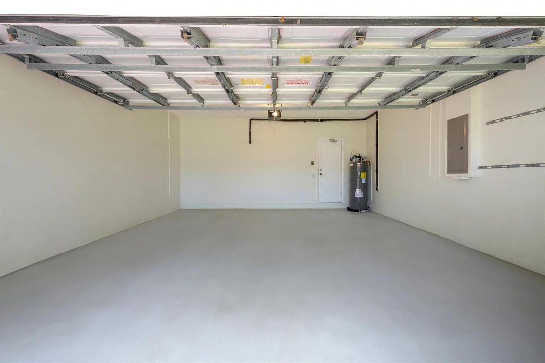 empty_garage_interior