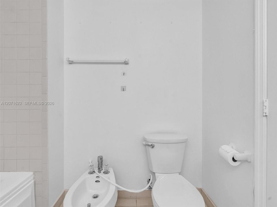 For Sale: $619,000 (2 beds, 2 baths, 1330 Square Feet)