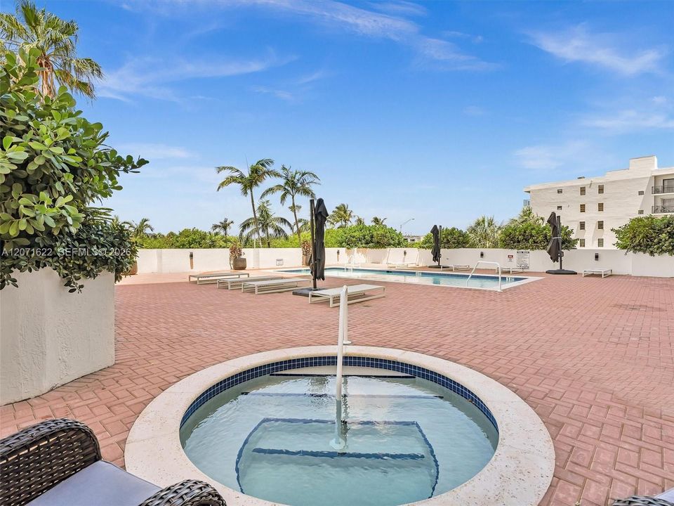 For Sale: $619,000 (2 beds, 2 baths, 1330 Square Feet)