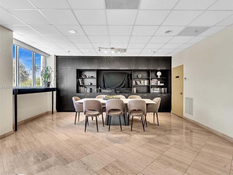For Sale: $619,000 (2 beds, 2 baths, 1330 Square Feet)