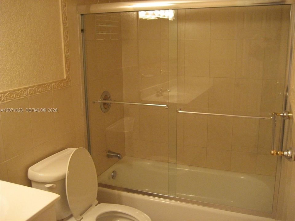 For Rent: $2,250 (2 beds, 2 baths, 906 Square Feet)