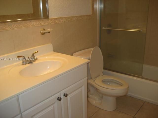 For Rent: $2,250 (2 beds, 2 baths, 906 Square Feet)