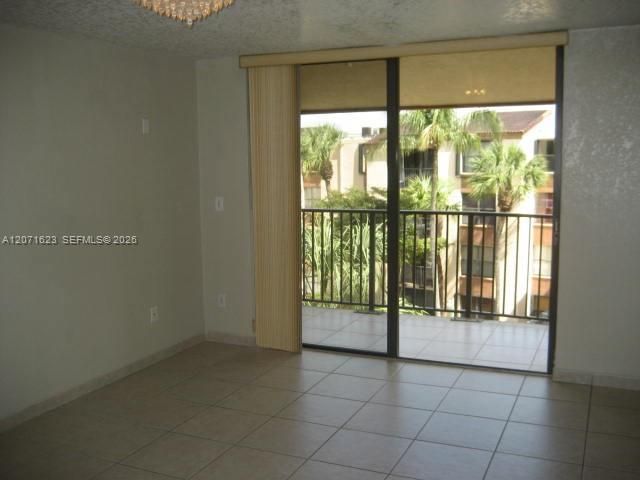 For Rent: $2,250 (2 beds, 2 baths, 906 Square Feet)