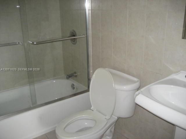 For Rent: $2,250 (2 beds, 2 baths, 906 Square Feet)