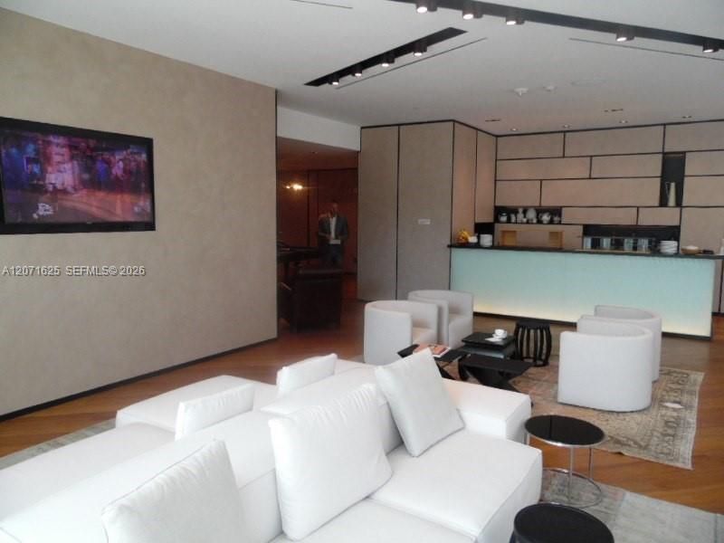 For Rent: $17,000 (2 beds, 2 baths, 1704 Square Feet)