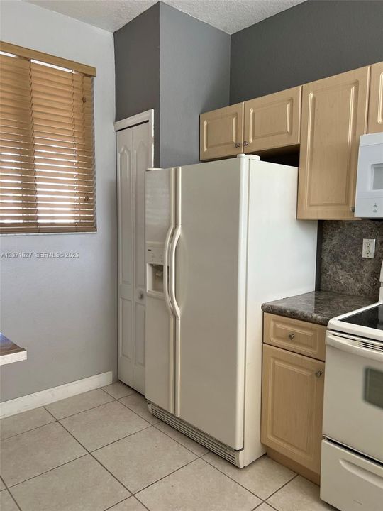For Rent: $2,100 (2 beds, 2 baths, 967 Square Feet)