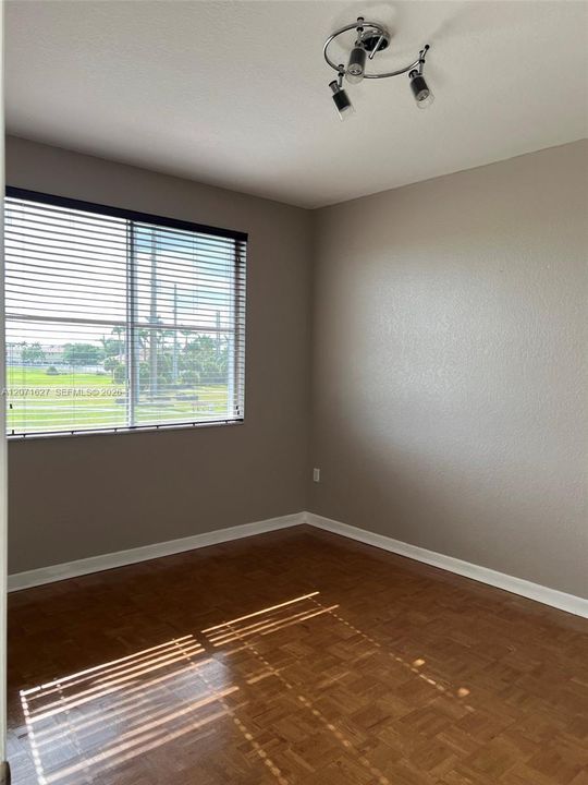 For Rent: $2,100 (2 beds, 2 baths, 967 Square Feet)
