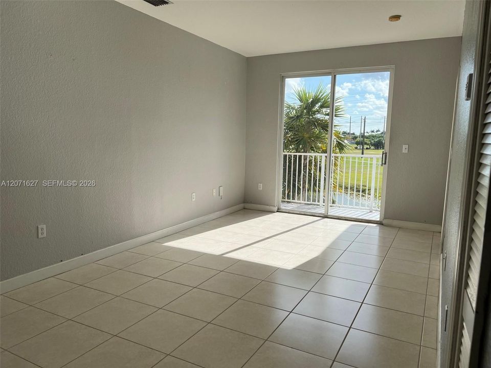 For Rent: $2,100 (2 beds, 2 baths, 967 Square Feet)