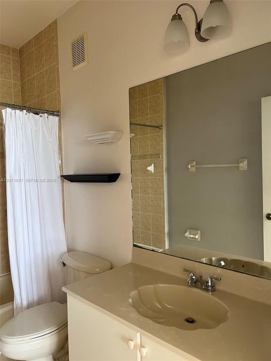 For Rent: $2,100 (2 beds, 2 baths, 967 Square Feet)