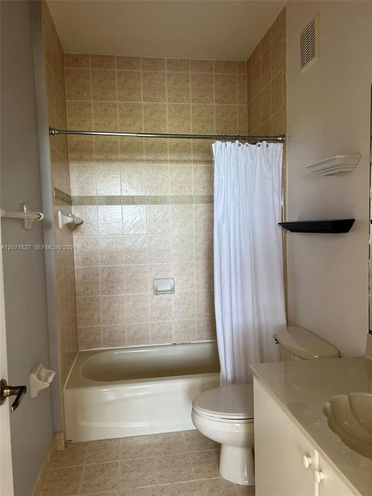 For Rent: $2,100 (2 beds, 2 baths, 967 Square Feet)