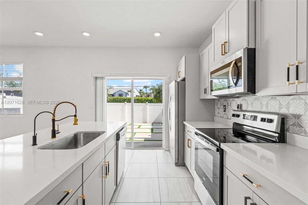 En Venta: $375,000 (3 camas, 2 baños, 1712 Pies cuadrados)