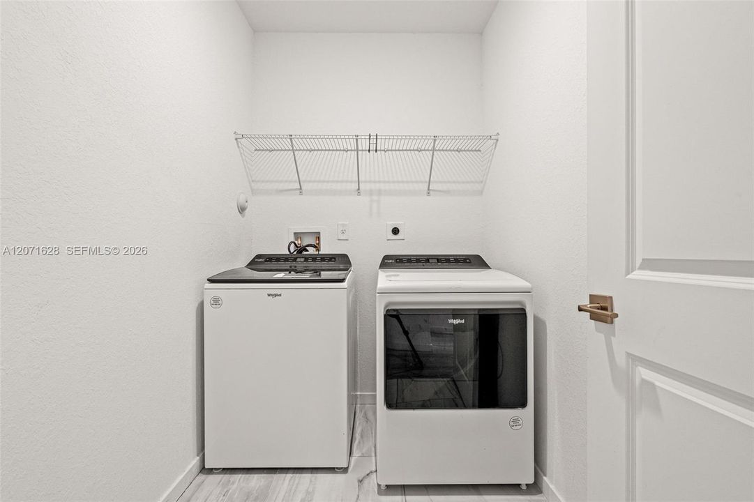 En Venta: $375,000 (3 camas, 2 baños, 1712 Pies cuadrados)
