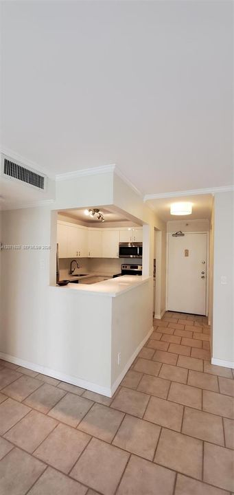 For Rent: $2,700 (1 beds, 1 baths, 612 Square Feet)
