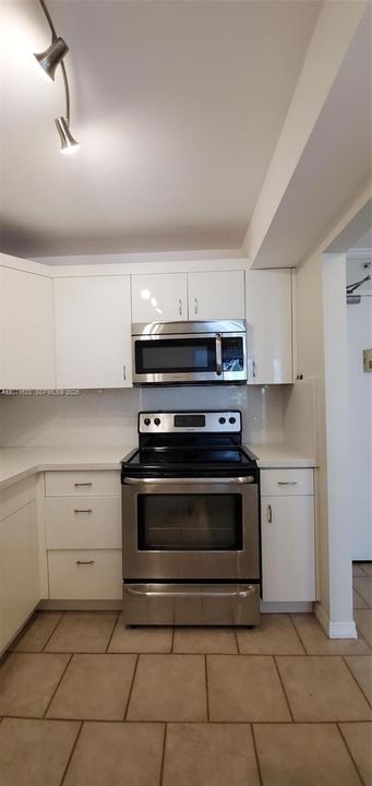 For Rent: $2,700 (1 beds, 1 baths, 612 Square Feet)