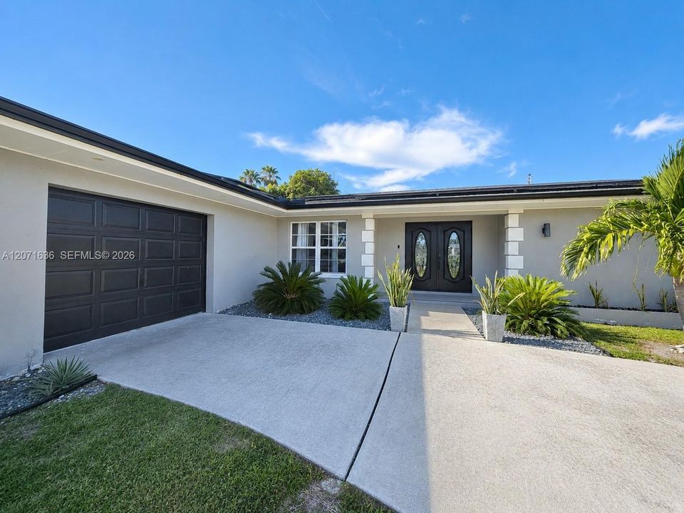 For Sale: $335,000 (3 beds, 2 baths, 1413 Square Feet)