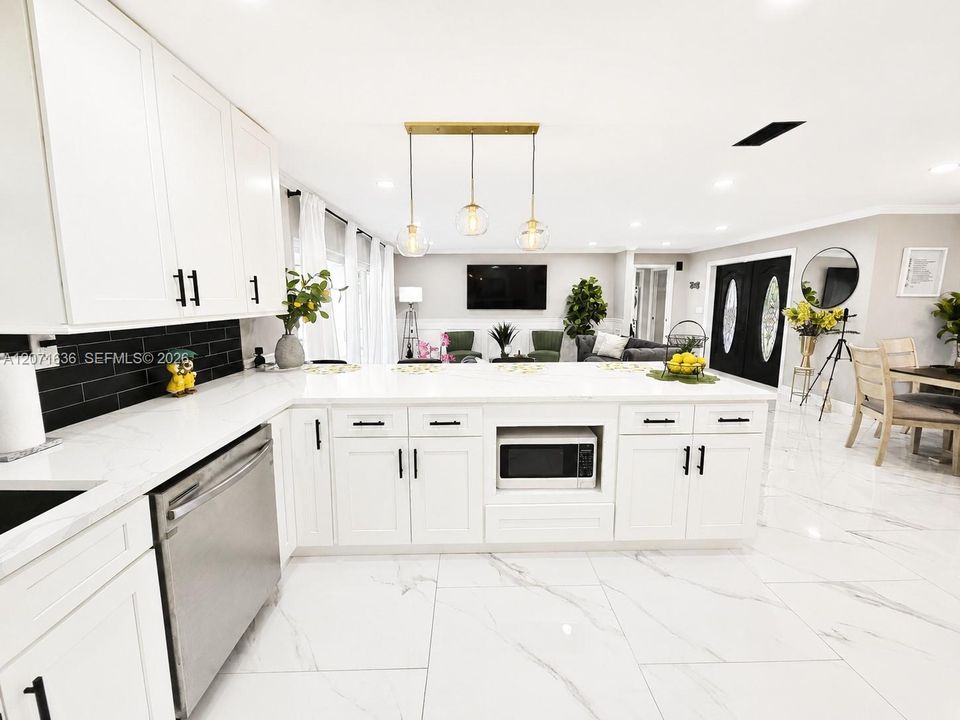 For Sale: $335,000 (3 beds, 2 baths, 1413 Square Feet)