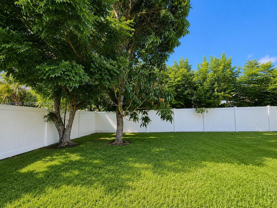 For Sale: $335,000 (3 beds, 2 baths, 1413 Square Feet)