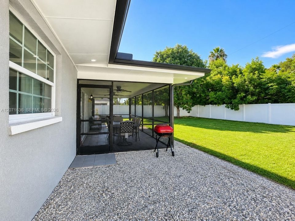 For Sale: $335,000 (3 beds, 2 baths, 1413 Square Feet)