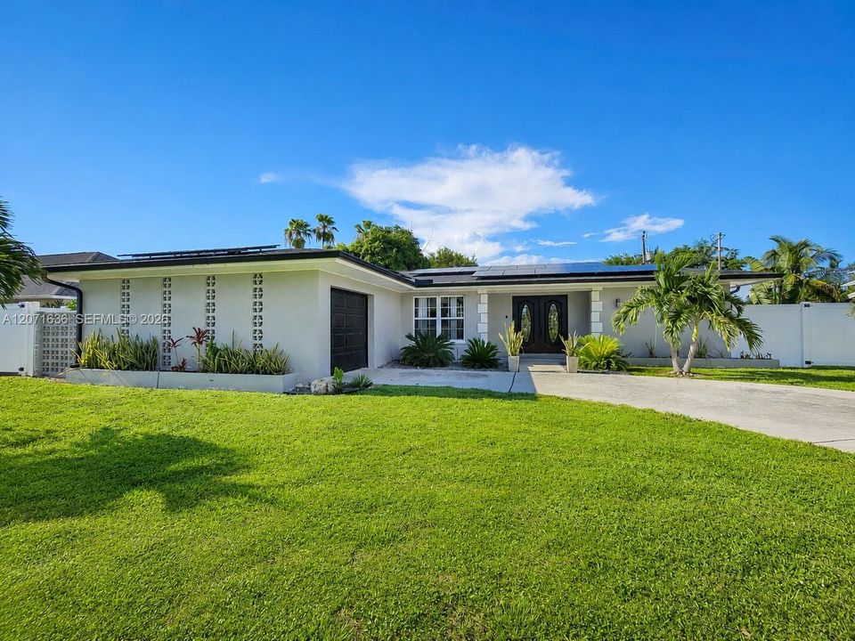 For Sale: $335,000 (3 beds, 2 baths, 1413 Square Feet)