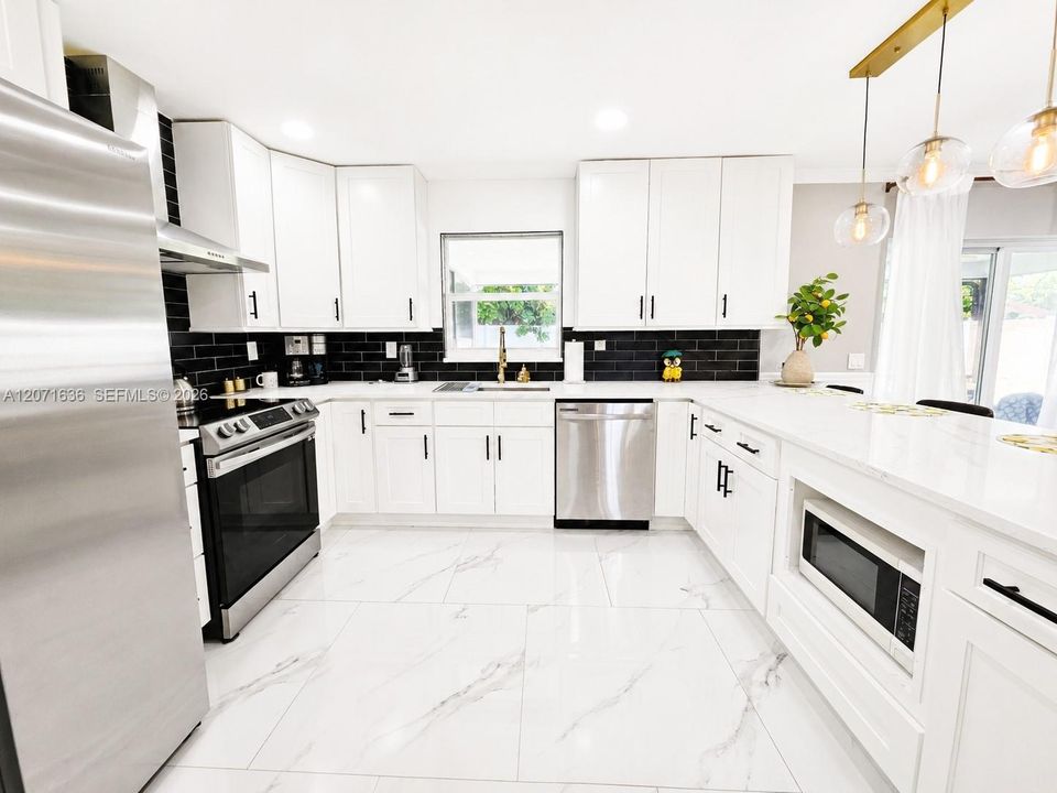 For Sale: $335,000 (3 beds, 2 baths, 1413 Square Feet)