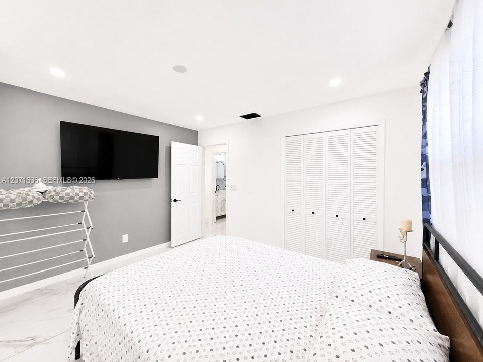 For Sale: $335,000 (3 beds, 2 baths, 1413 Square Feet)