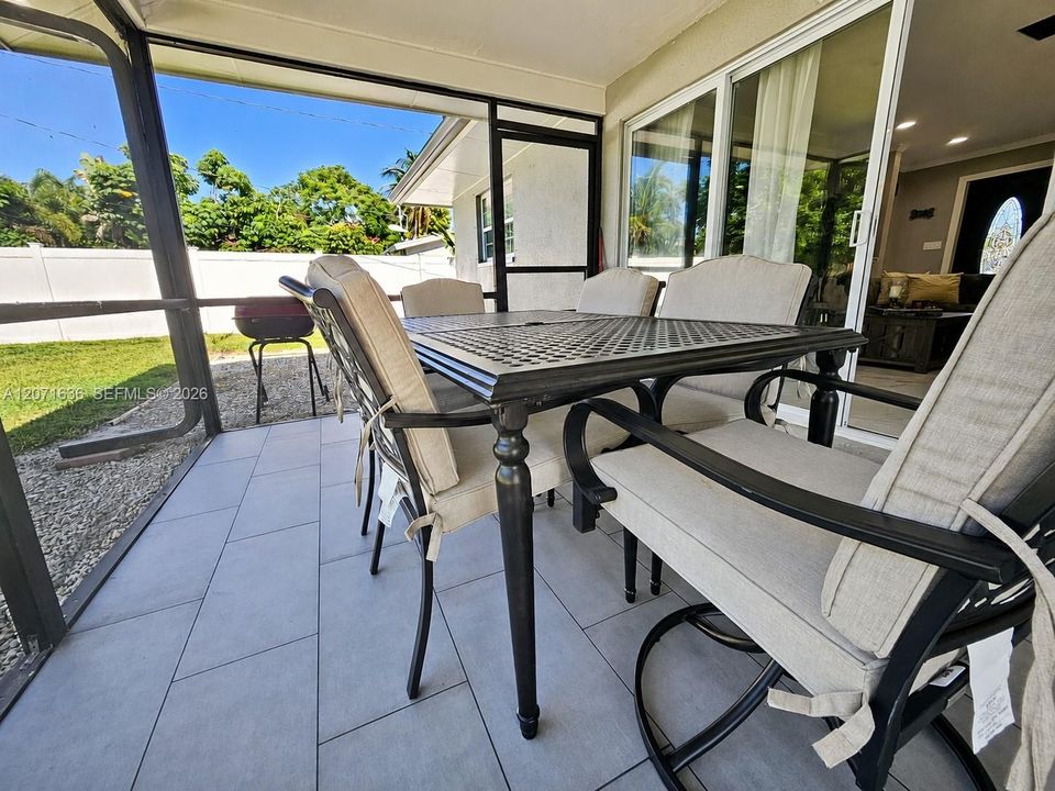 For Sale: $335,000 (3 beds, 2 baths, 1413 Square Feet)