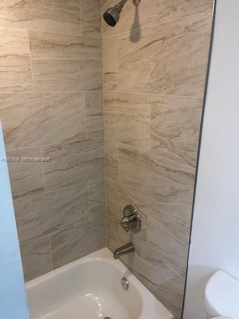 En Venta: $305,000 (4 camas, 2 baños, 1750 Pies cuadrados)