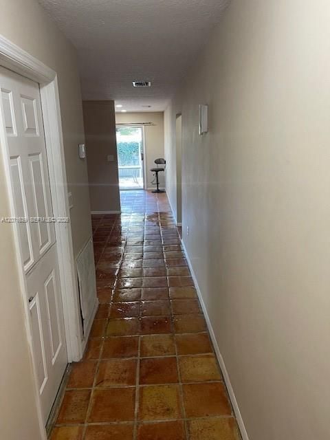 En Venta: $305,000 (4 camas, 2 baños, 1750 Pies cuadrados)