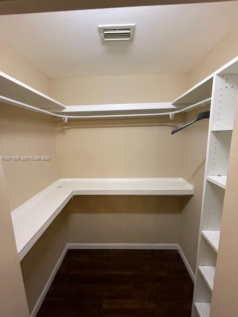 En Venta: $305,000 (4 camas, 2 baños, 1750 Pies cuadrados)