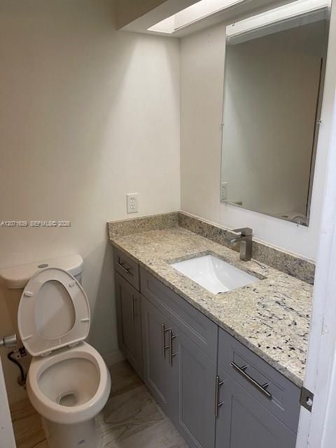 En Venta: $305,000 (4 camas, 2 baños, 1750 Pies cuadrados)